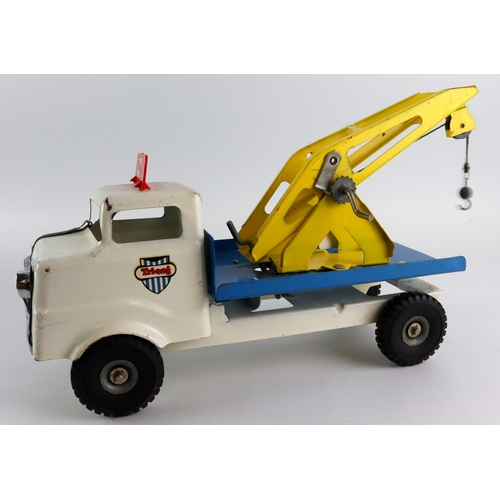 250 - Triang pressed steel breakdown recovery truck, height 23cm, length 42cm approx.