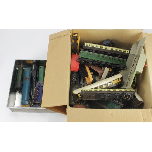 281 - OO Gauge. A collection of various OO gauge model railway (incl. Hornby), including locomotives, coac... 