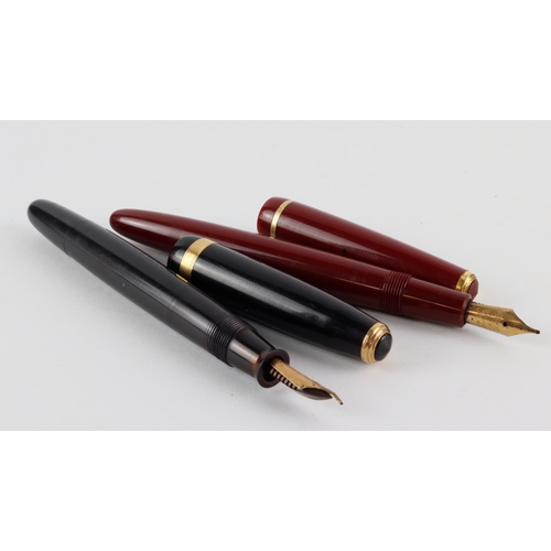 293 - Parker. Two Parker fountain pens, comprising Vacumatic (black) & Victory (red)