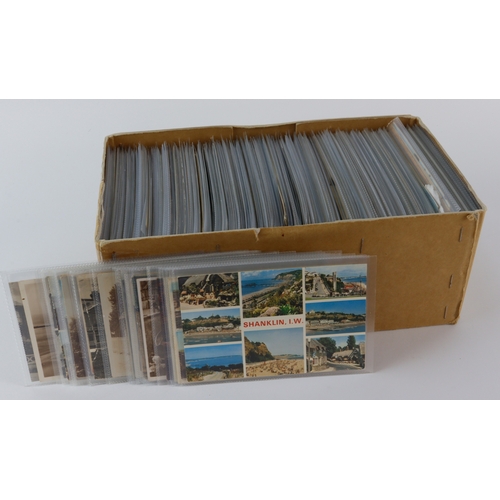 238 - Isle of Wight, general selection in shoebox  (approx 470 cards)