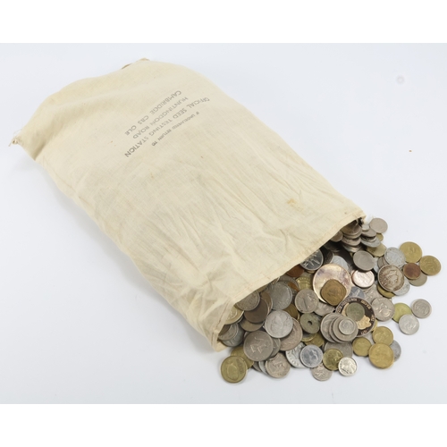 588 - World. Approx 10Kg