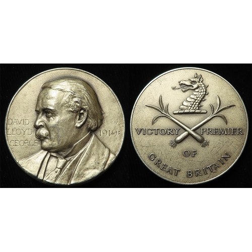 711 - British Commemorative Medal, hallmarked silver d.50mm, 81.51g: David Lloyd George, Victory Premier o... 