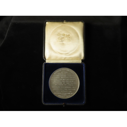 712 - British Commemorative Medal, pewter d.76mm: Edward VII Memorial 1910, a large impressive issue by th... 