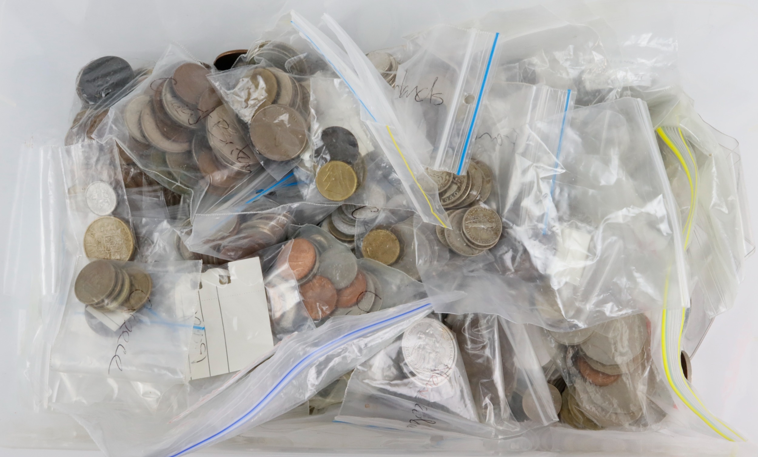 World Coins approx. 4.5Kg - 5Kg, a little silver noted.