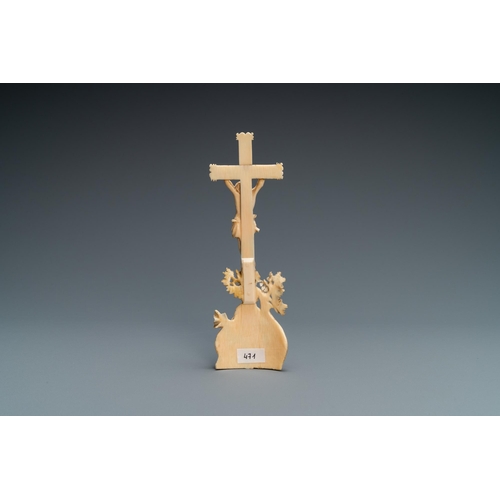 104 - An ivory crucifixion group with Mary Magdalen beneath the cross, 18th C.Lot subject to CITES-regulat... 