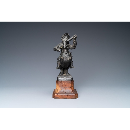 121 - A black-patinated bronze group of Henri IV on horseback, ca. 1600H.: 29 cm (incl. base)H.: 21,5 cm  ... 