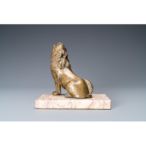 127 - A bronze model of a lion on a marble base, 17th C.L.: 18 cm - H.: 17 cm (incl. stand)L.: 15 cm - H.:... 