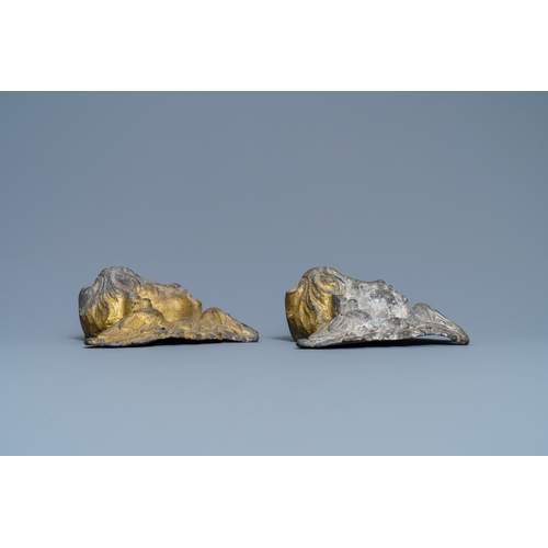 133 - A pair of parcel-gilt lead winged cherub heads, 17th C.Dim.: 23,5 x 18,5 x 7,5 cm  Provenance: - The... 