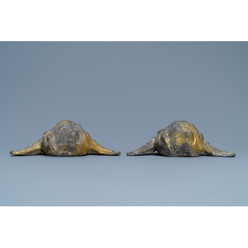 133 - A pair of parcel-gilt lead winged cherub heads, 17th C.Dim.: 23,5 x 18,5 x 7,5 cm  Provenance: - The... 