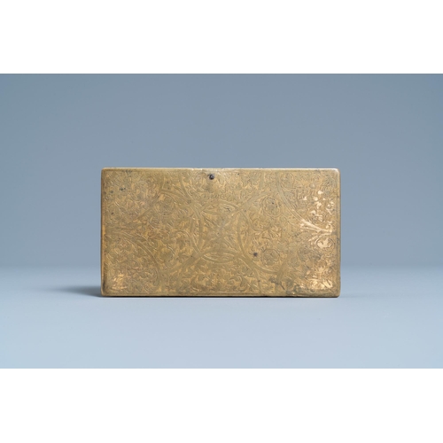 134 - An engraved gilded copper travel inkwell with secret compartment, 17th C.Dim.: 15 x 8 x 5 cm  Proven... 