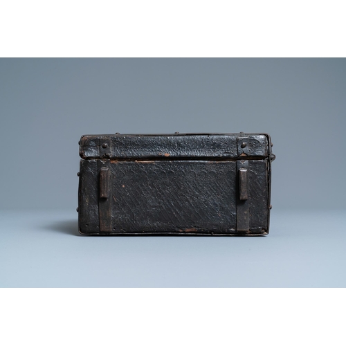 14 - A chiseled leather-clad wooden travel casket, France, 15th C.Dim.: 22,5 x 18 x 12 cm  Provenance: - ... 