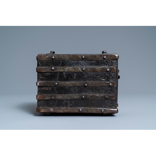 14 - A chiseled leather-clad wooden travel casket, France, 15th C.Dim.: 22,5 x 18 x 12 cm  Provenance: - ... 