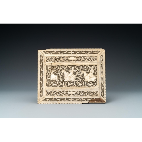 15 - A reticulated bone and wood hunting scene box, Arkhangelsk, Kholmogory, Russia, 18th C.Dim.: 21 x 17... 