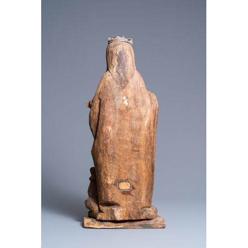 171 - An oak figure of Catherine of Alexandria, 16th C.H.: 77 cm  The head with traces of a lead crown.  P... 