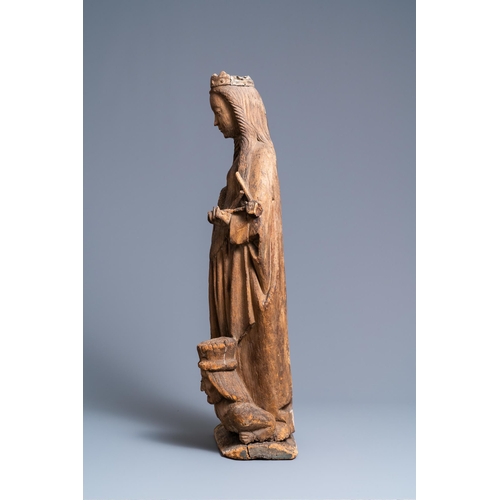 171 - An oak figure of Catherine of Alexandria, 16th C.H.: 77 cm  The head with traces of a lead crown.  P... 