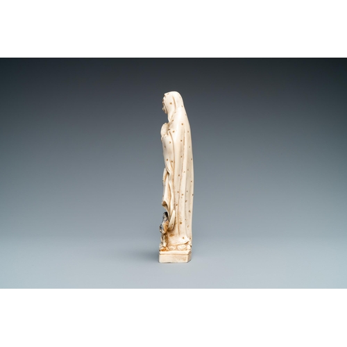 178 - A polychromed and gilded ivory figure of a Madonna, 19th C.Lot subject to CITES-regulations. Availab... 