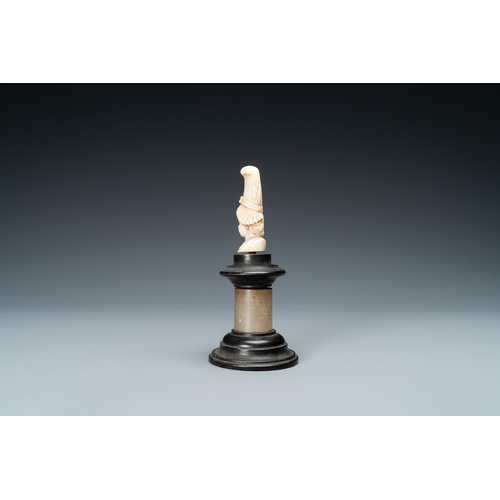 184 - An ivory bust of a lady with a raised hairdress, 19th C.Lot subject to CITES-regulations. Available ... 