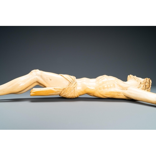 29 - A large ivory Corpus Christi, probably France, 19th C.Lot subject to CITES-regulations. Available fo... 