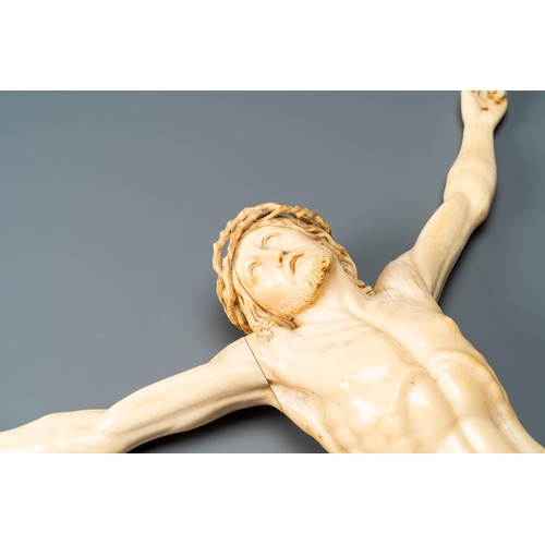 29 - A large ivory Corpus Christi, probably France, 19th C.Lot subject to CITES-regulations. Available fo... 