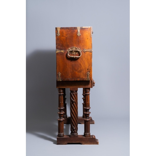 3 - A Spanish bronze-mounted oak 'bargueño' or cabinet on stand, 16th C.Dim.: 147 x 106 x 42,5 cm  Prove... 