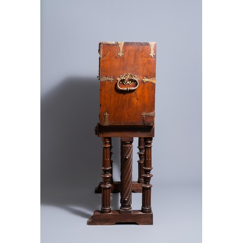 3 - A Spanish bronze-mounted oak 'bargueño' or cabinet on stand, 16th C.Dim.: 147 x 106 x 42,5 cm  Prove... 