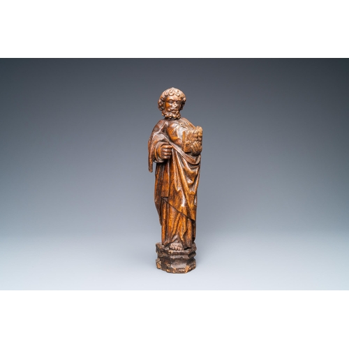 40 - An oak figure of Peter the Apostle, Rhine Valley, Germany, 15th C.H.: 37,5 cm  Provenance: - The Dav... 