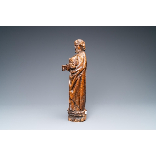 40 - An oak figure of Peter the Apostle, Rhine Valley, Germany, 15th C.H.: 37,5 cm  Provenance: - The Dav... 