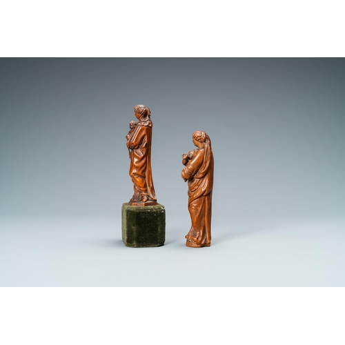 519 - Two boxwood figures of a Madonna with child, Flanders, 17th C.H.: 12,5 cm (the tallest figure)H.: 15... 