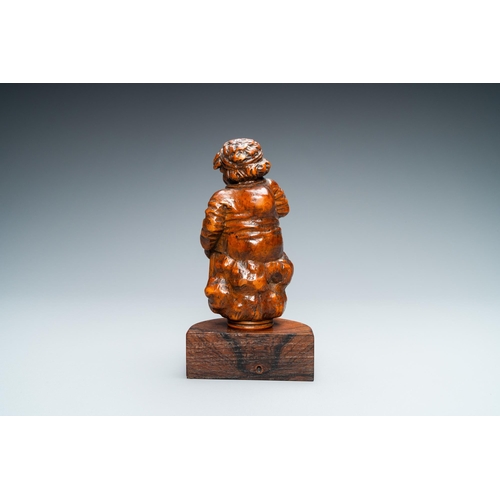 522 - A boxwood figure of a beggar, Flanders, 17/18th C.H.: 15,5 cm (the figure incl. stand)H.: 13 cm (the... 