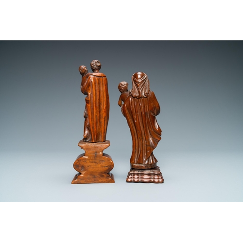 523 - Two wooden figures of a Madonna with child, 17/18th C.H.: 20 cm (the tallest, incl. stand)Condition ... 