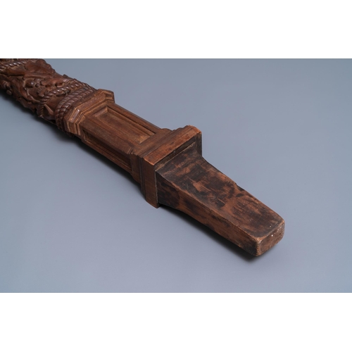 7 - A mahogany boat mast with oak scrolls, France or Italy, 18th C.L.: 275 cm  Provenance: - The Davioud... 