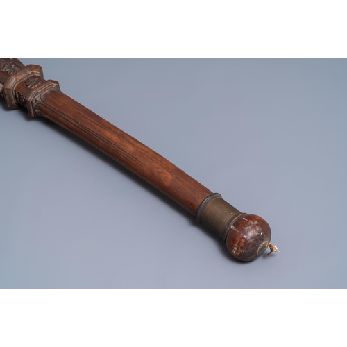 7 - A mahogany boat mast with oak scrolls, France or Italy, 18th C.L.: 275 cm  Provenance: - The Davioud... 