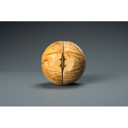 70 - An ivory triptych ball depicting 'The adoration of the magi', France, 19th C.Lot subject to CITES-re... 