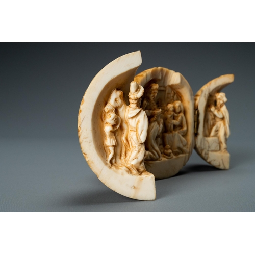 70 - An ivory triptych ball depicting 'The adoration of the magi', France, 19th C.Lot subject to CITES-re... 