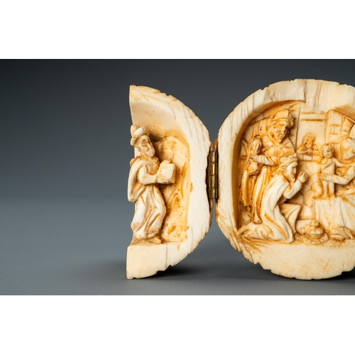 70 - An ivory triptych ball depicting 'The adoration of the magi', France, 19th C.Lot subject to CITES-re... 