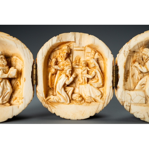 70 - An ivory triptych ball depicting 'The adoration of the magi', France, 19th C.Lot subject to CITES-re... 