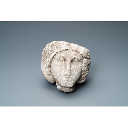 80 - A limestone head of a woman, 16th C.Dim.: 15,5 x 9,5 x 9,5 cm  Provenance: - The Davioud-Larminet co... 