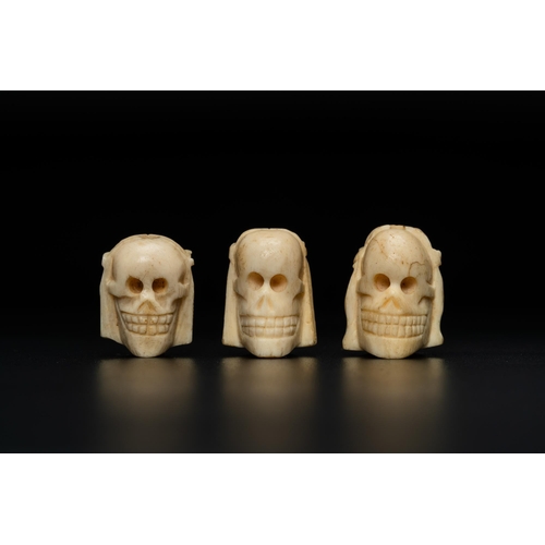 92 - Three two-faced bone memento mori, 19th C.H.: 2 cm  Provenance: - The Davioud-Larminet collection, L... 