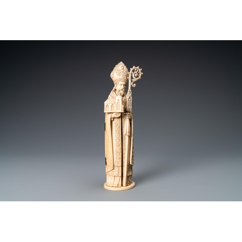 98 - An ivory triptych figure depicting a bishop, Dieppe, France, 19th C.Lot subject to CITES-regulations... 