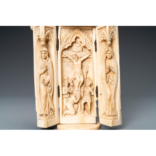 98 - An ivory triptych figure depicting a bishop, Dieppe, France, 19th C.Lot subject to CITES-regulations... 