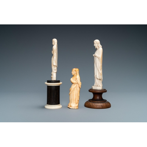 99 - Two figures of Madonna and one of Christ in ivory and bone, 19th C.Lot subject to CITES-regulations.... 