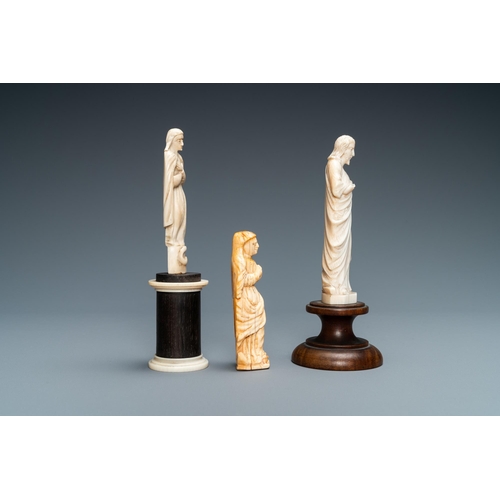 99 - Two figures of Madonna and one of Christ in ivory and bone, 19th C.Lot subject to CITES-regulations.... 