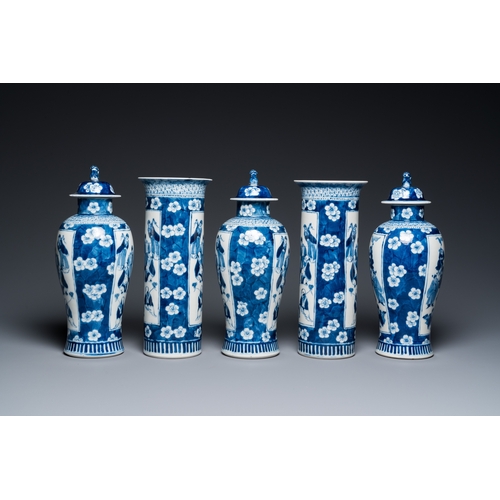 97 - A Chinese blue and white five-vase garniture, Kangxi mark, 19th C.H.: 27 cm (the tallest)... 