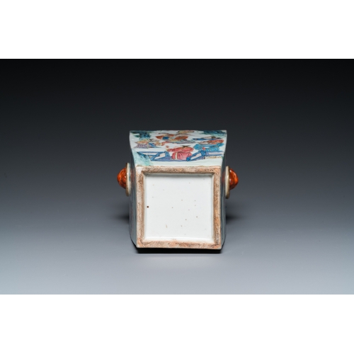 99 - A square Chinese famille rose 'immortals' vase, 19th C.H.: 30 cm