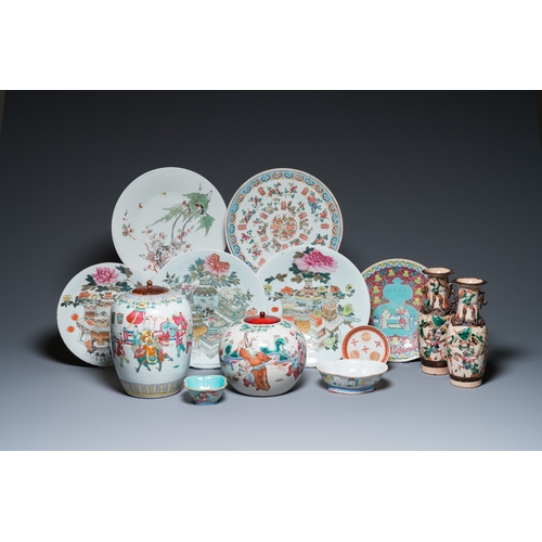 49 - A varied collection of Chinese famille rose and qianjiang cai porcelain, 19/20th C.Dia.: 34,5 cm (th... 