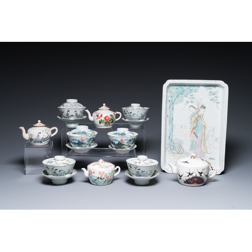 51 - A varied collection of Chinese famille rose and qianjiang cai porcelain, 19th/20th C.Dim.: 33,5 x 22... 