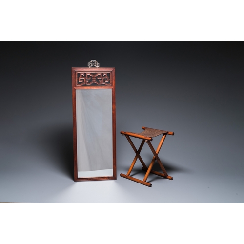 912 - A Chinese wooden mirror and a foldable stool, 19/20th C.Dim.: 94 x 35,5 cm (the mirror) Dim.: 41 x 3... 