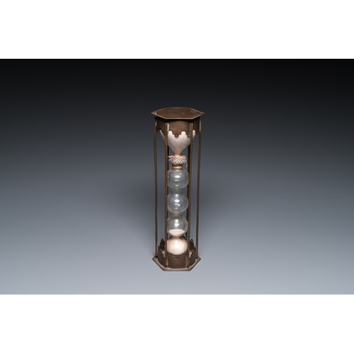 1212 - A copper-mounted glass hourglass, probably France, 1st half 18th C.H.: 24 cm