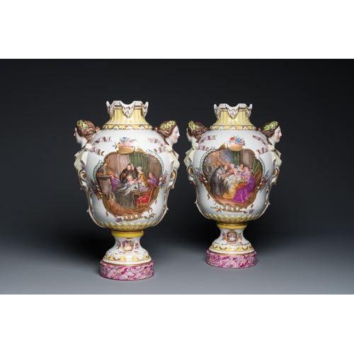 1225 - A pair of impressive Meissen porcelain vases, 19th C.H.: 45 cm