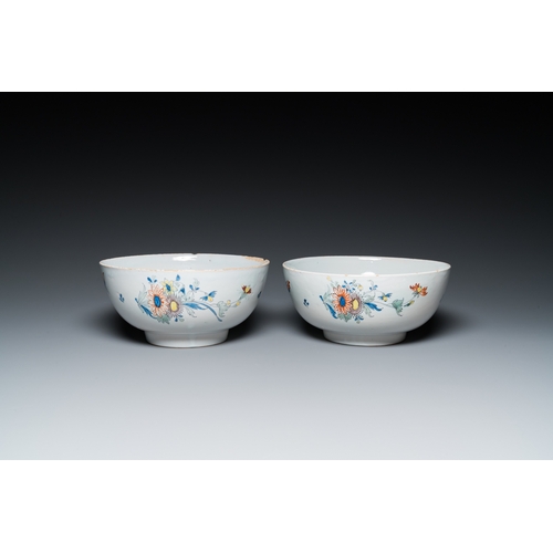 1269 - A pair of polychrome English Delftware punch bowls, probably Bristol, ca. 1740Dia.: 25 cm - H.: 11,5... 